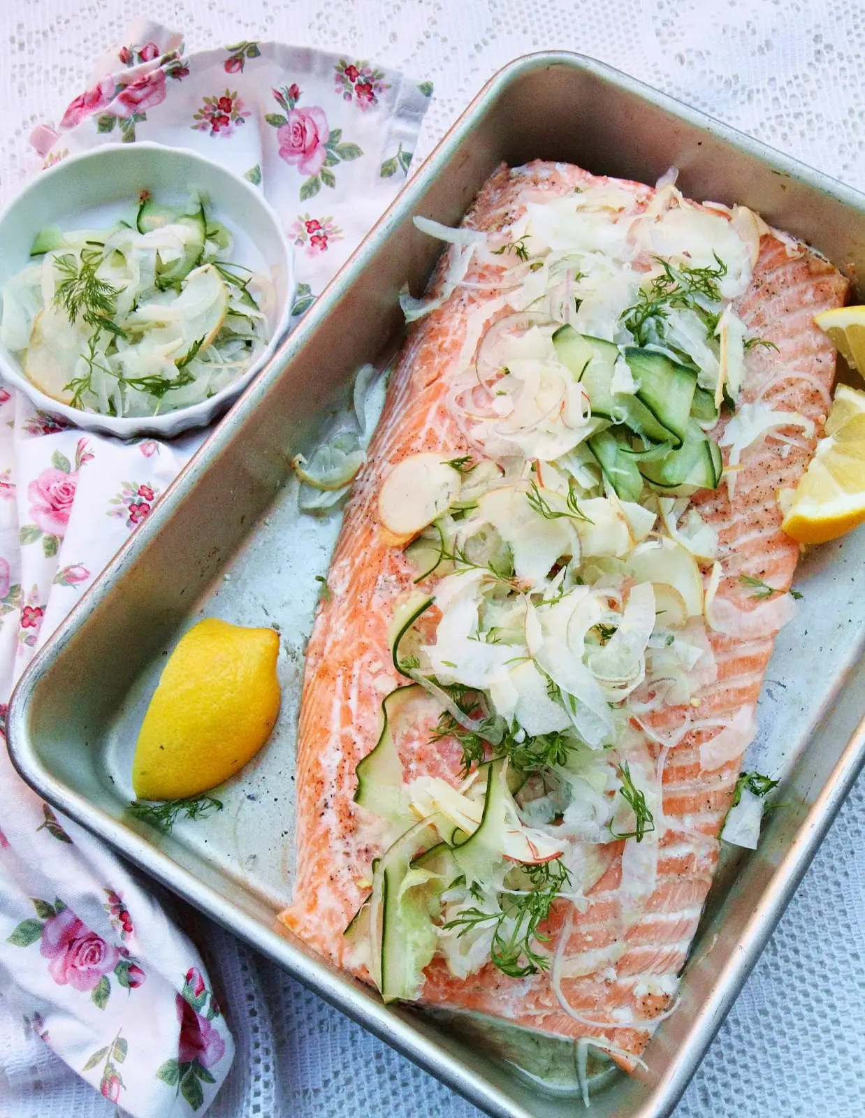 Lax  med fänkåls­sallad och vitvinssås