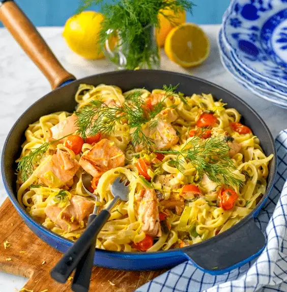 Laxpasta med färsk dill